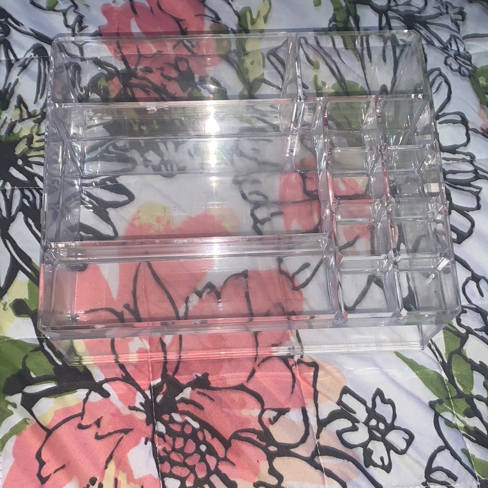 Makeup organizer